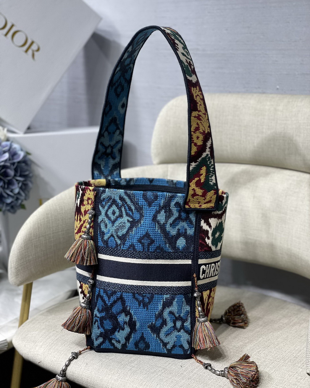 D-BUBBLE BUCKET BAG