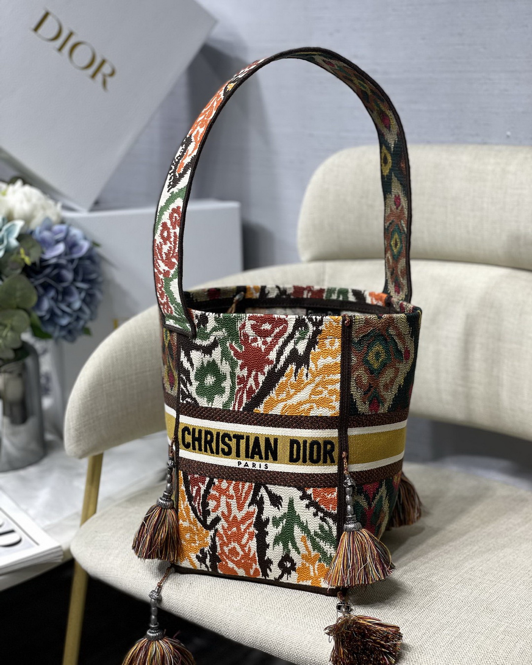 D-BUBBLE BUCKET BAG