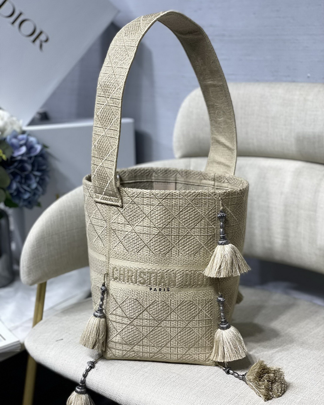 D-BUBBLE BUCKET BAG