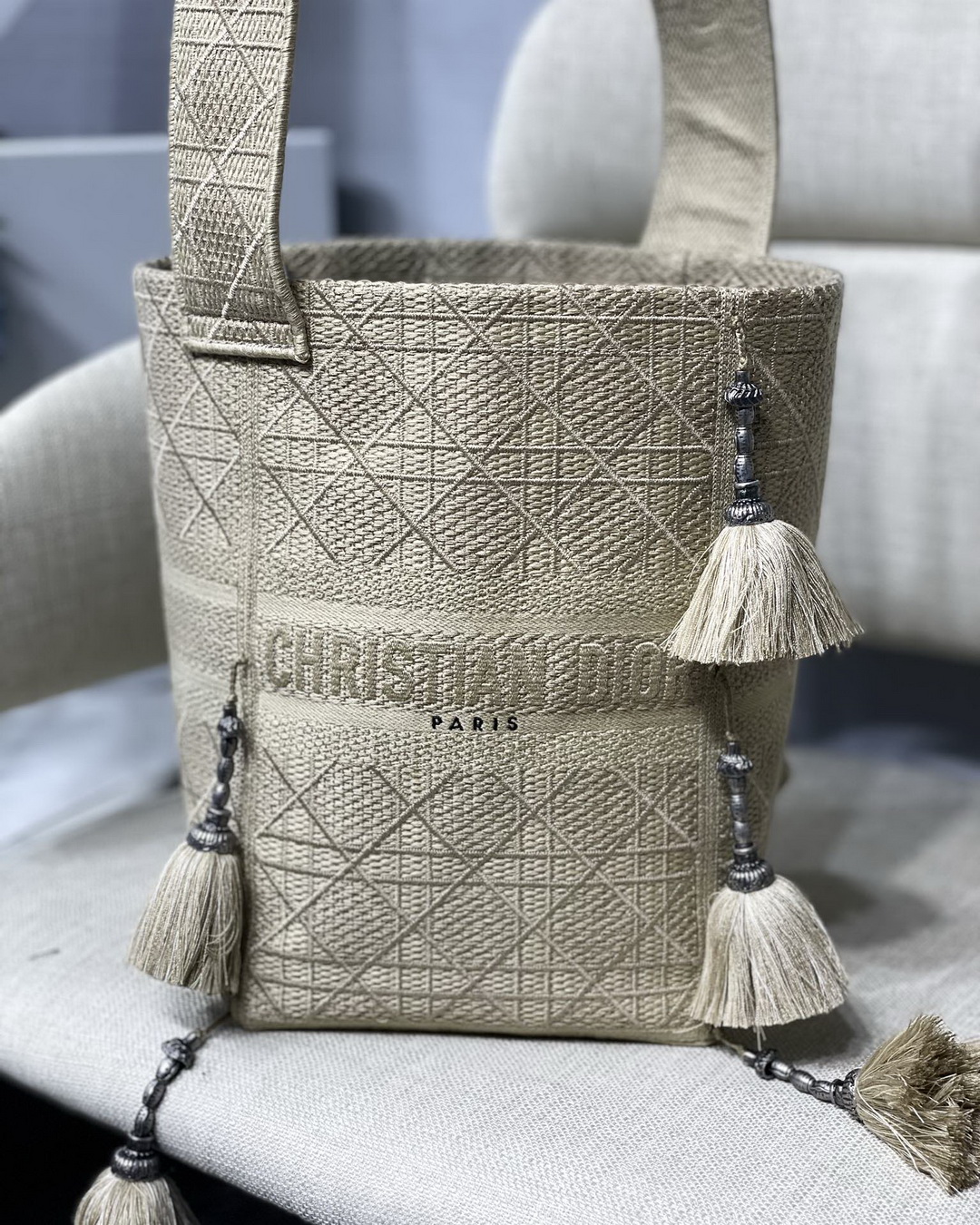 D-BUBBLE BUCKET BAG