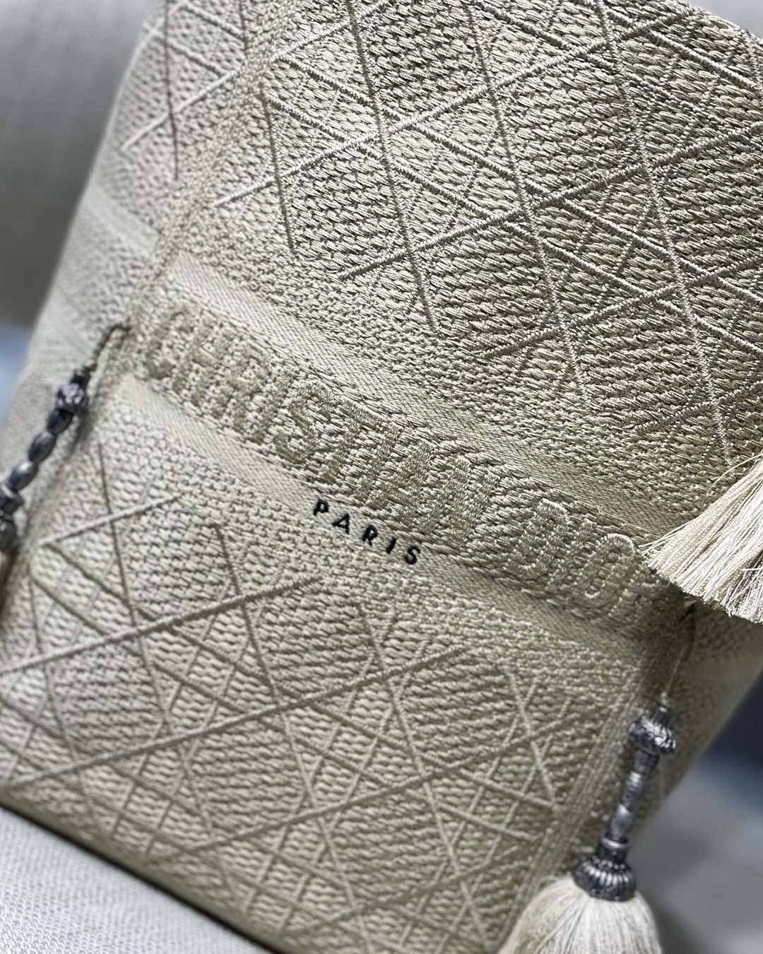 D-BUBBLE BUCKET BAG