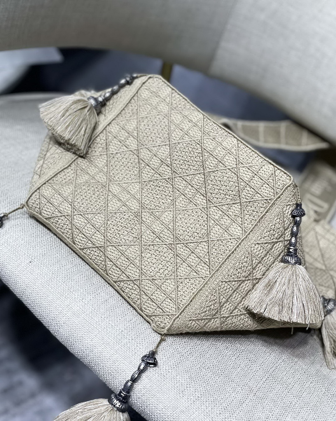 D-BUBBLE BUCKET BAG