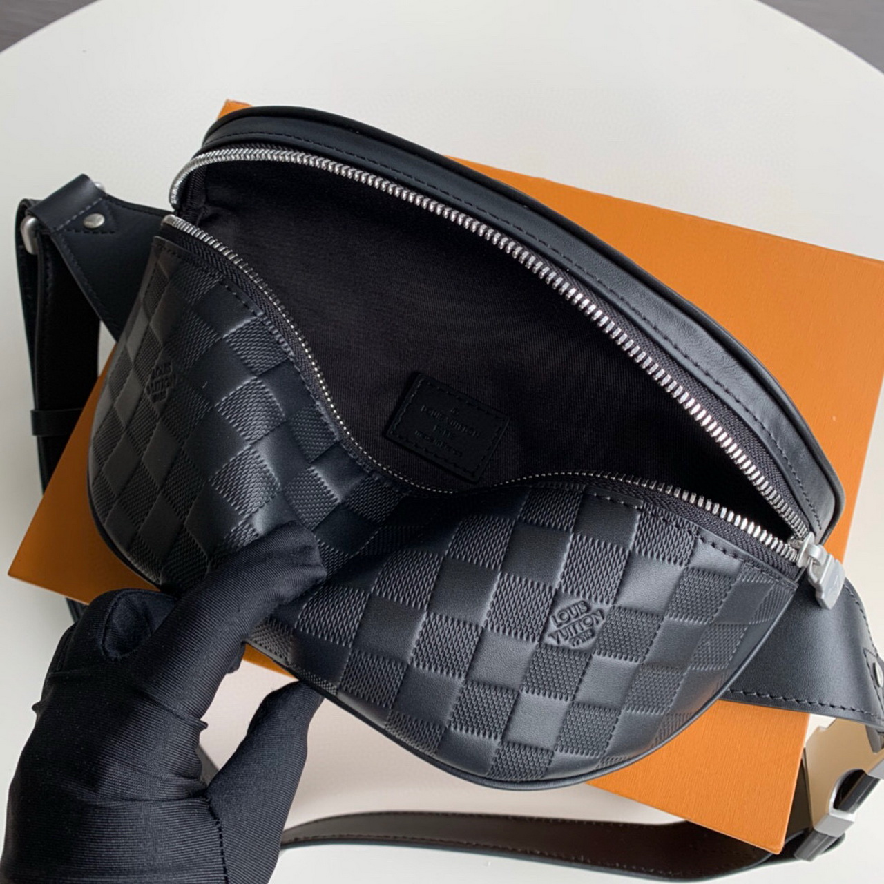 N40298  CAMPUS BUMBAG