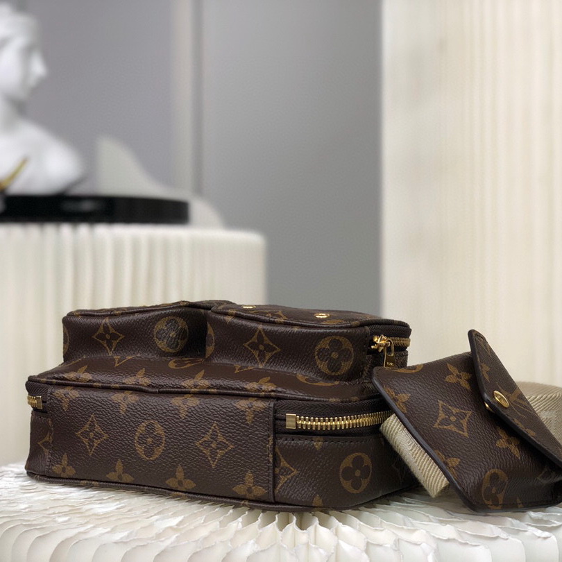 M80446  UTILITY CROSSBODY, Louis Vuitton LV