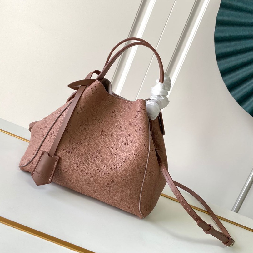 HINA PM, LOUIS VUITTON LV