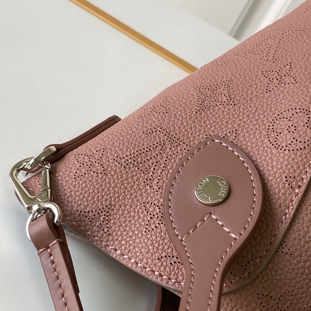 HINA PM, LOUIS VUITTON LV