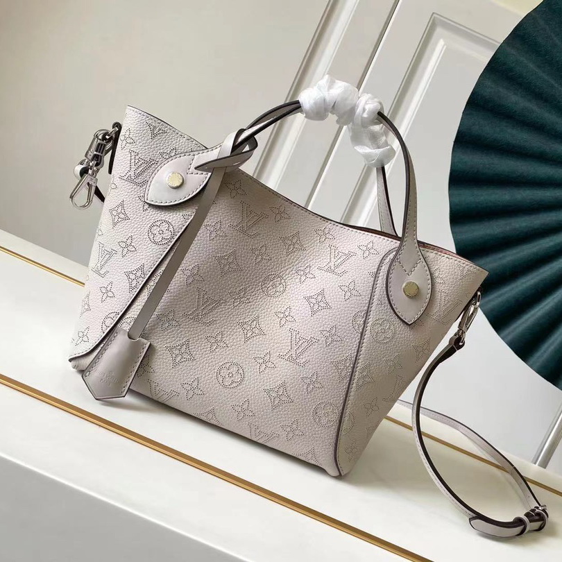 HINA PM, LOUIS VUITTON LV