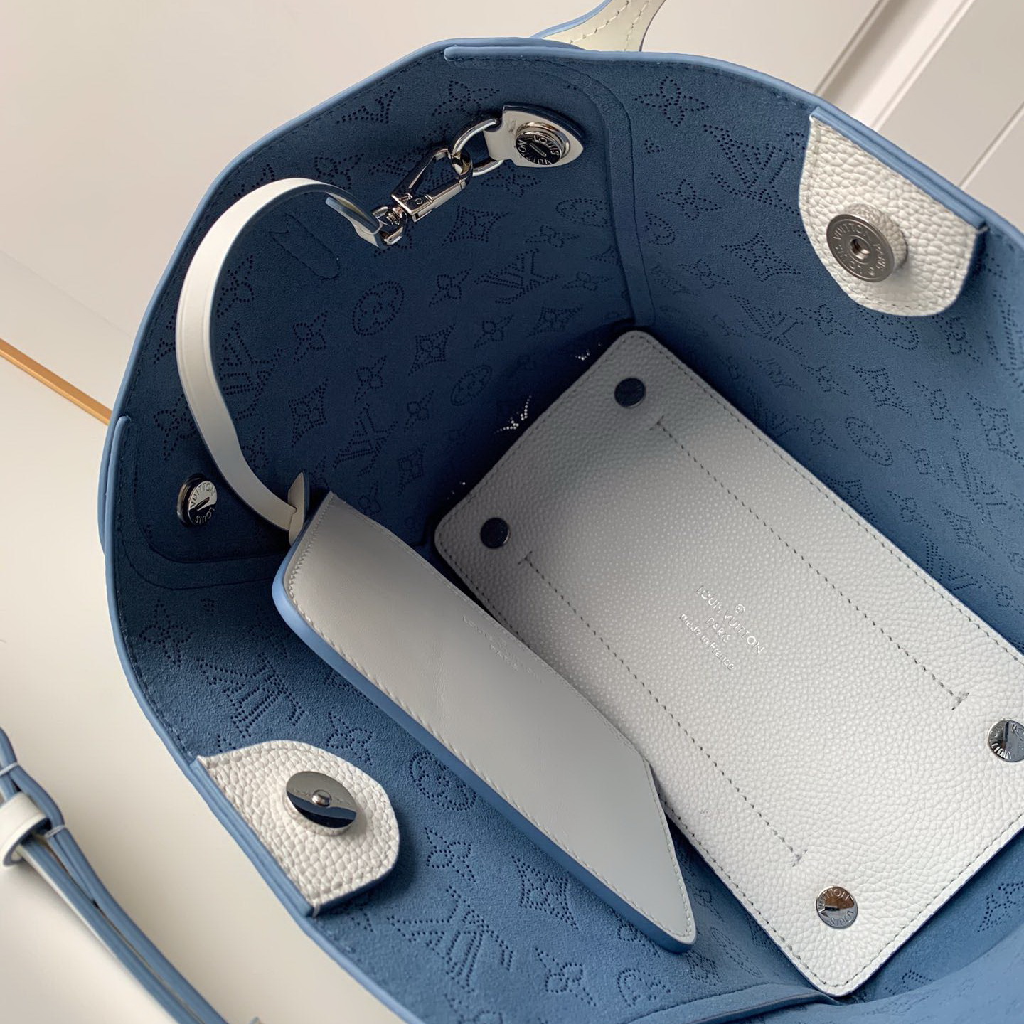 HINA PM, LOUIS VUITTON LV