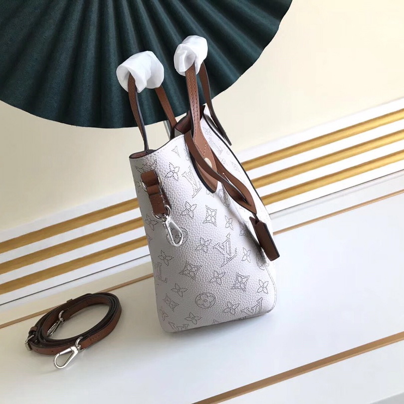 HINA PM, LOUIS VUITTON LV