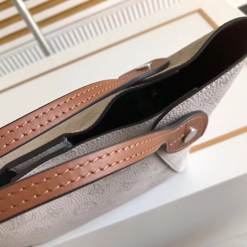 HINA PM, LOUIS VUITTON LV