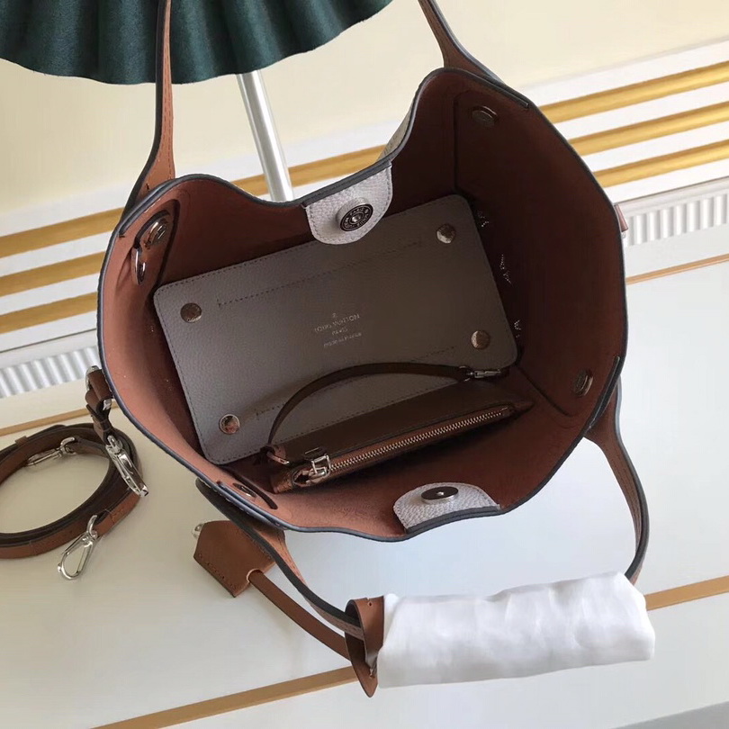 HINA PM, LOUIS VUITTON LV