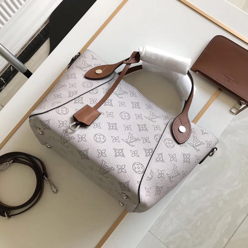 HINA PM, LOUIS VUITTON LV