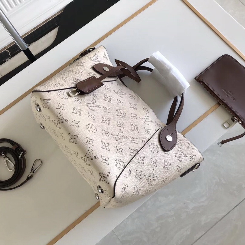 HINA PM, LOUIS VUITTON LV