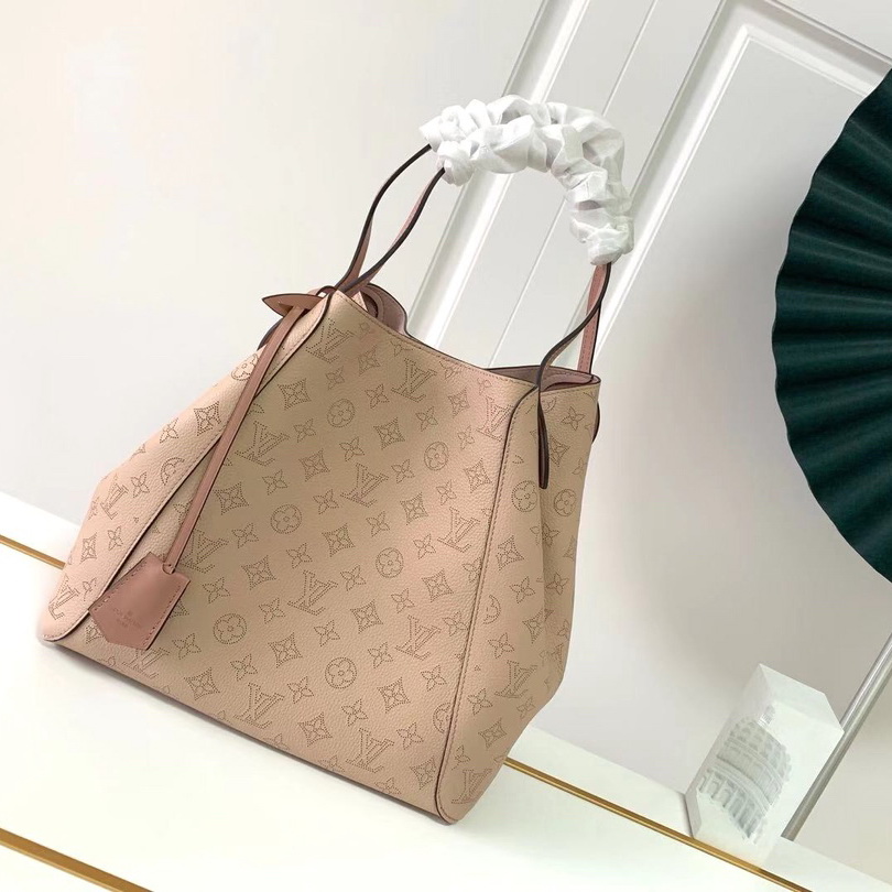 HINA MM, LOUIS VUITTON LV