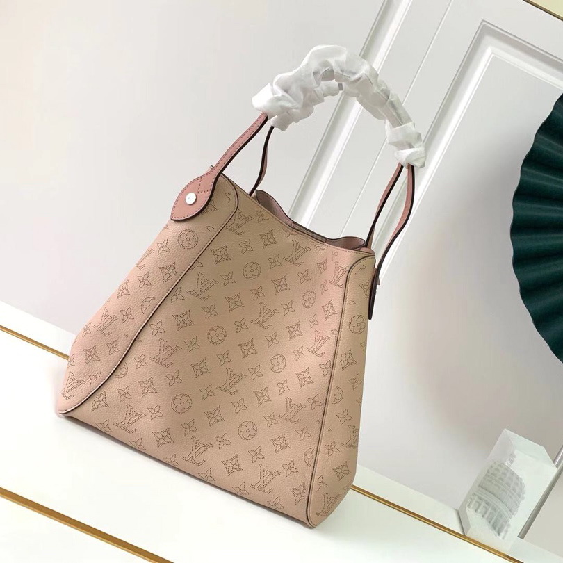 HINA MM, LOUIS VUITTON LV