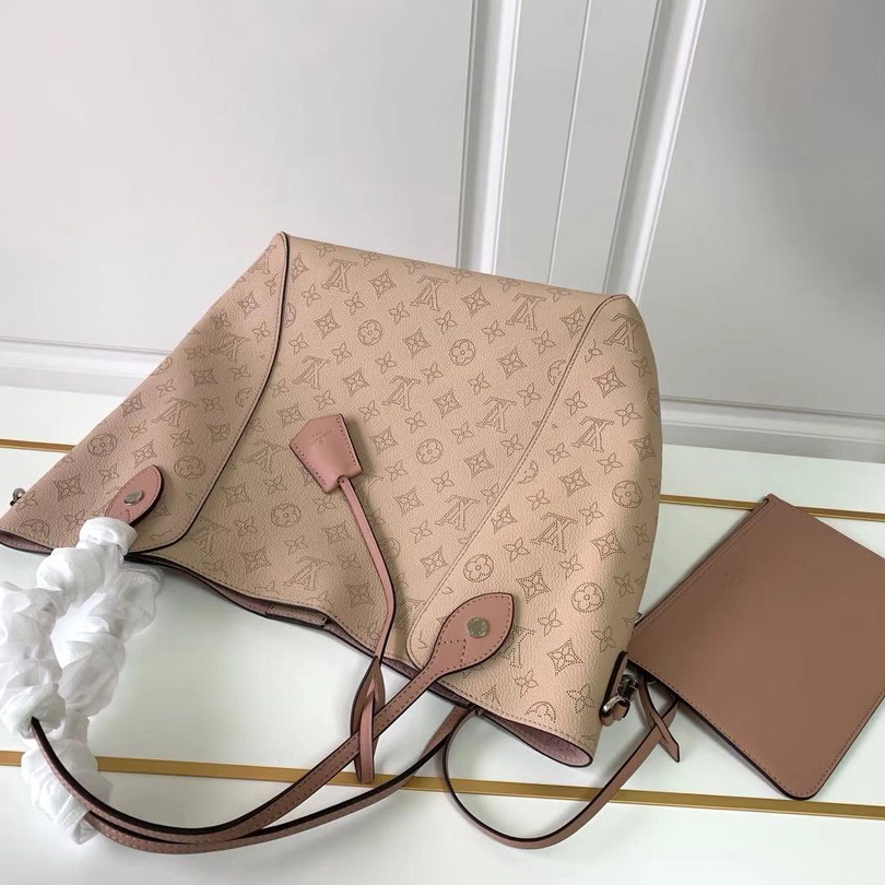 HINA MM, LOUIS VUITTON LV