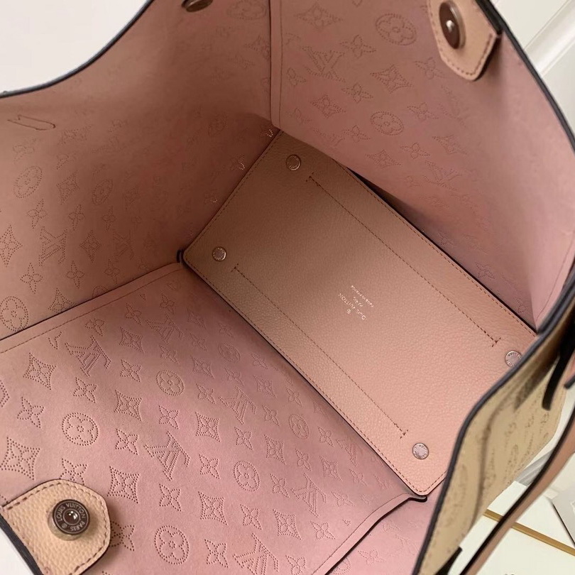HINA MM, LOUIS VUITTON LV
