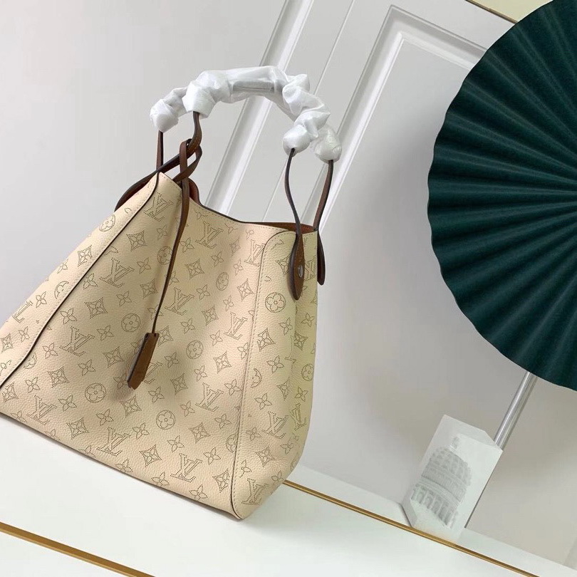 HINA MM, LOUIS VUITTON LV