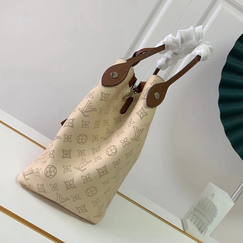 HINA MM, LOUIS VUITTON LV