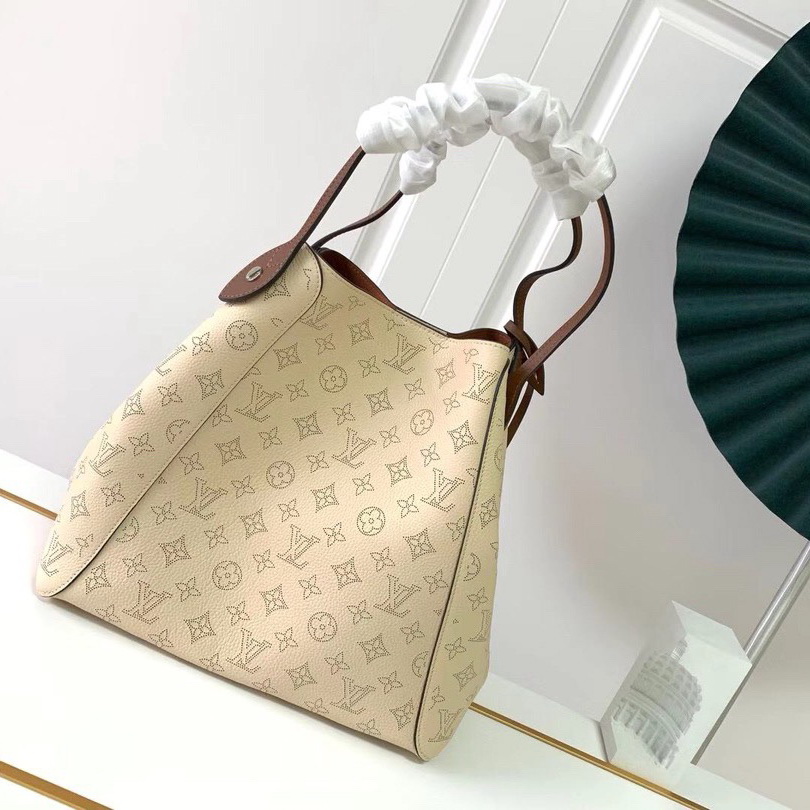 HINA MM, LOUIS VUITTON LV