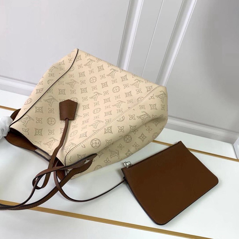 HINA MM, LOUIS VUITTON LV