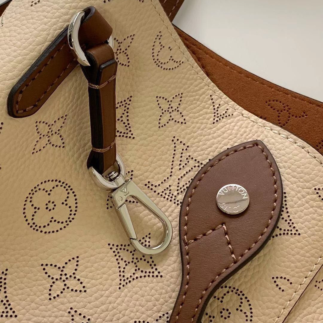 HINA MM, LOUIS VUITTON LV