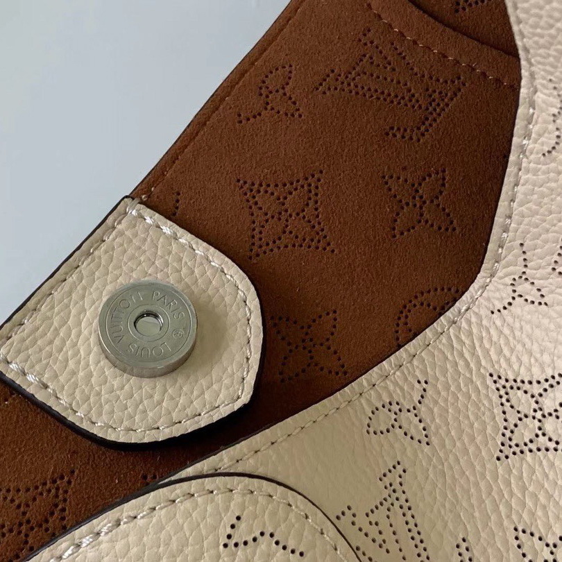 HINA MM, LOUIS VUITTON LV