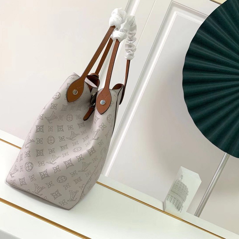 HINA MM, LOUIS VUITTON LV