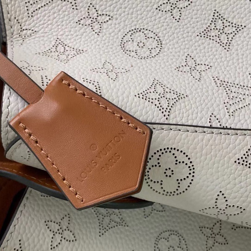 HINA MM, LOUIS VUITTON LV
