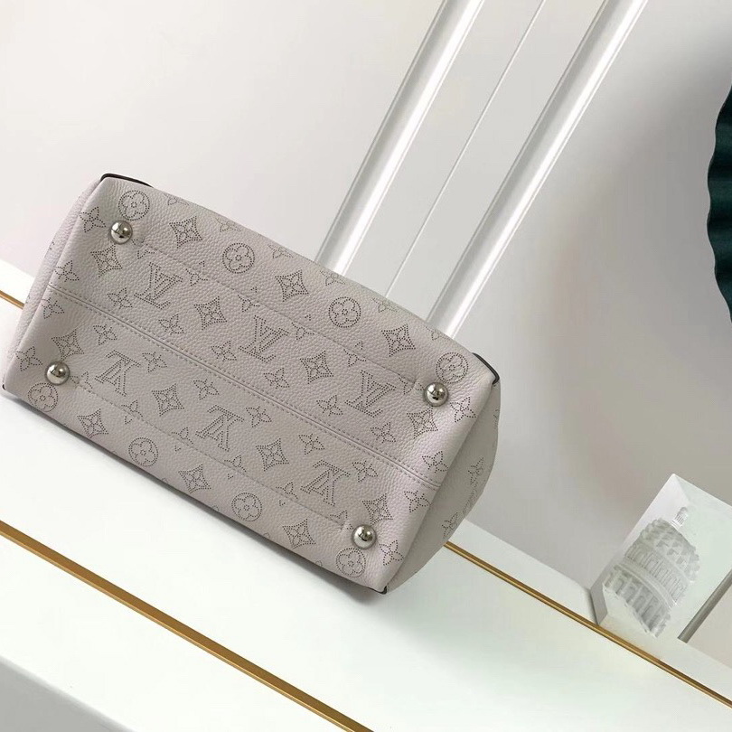 HINA MM, LOUIS VUITTON LV