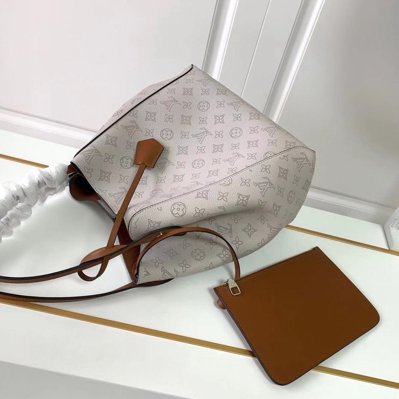HINA MM, LOUIS VUITTON LV