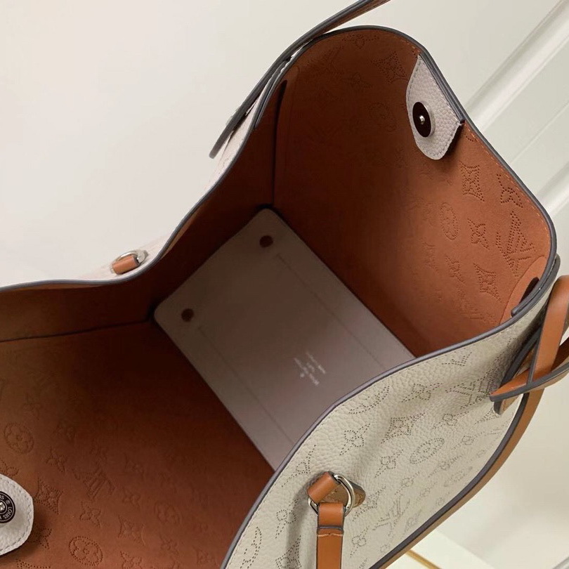 HINA MM, LOUIS VUITTON LV