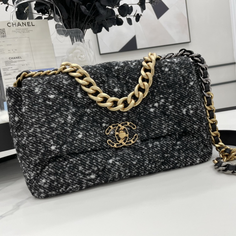 AS1161 CHANEL 19 HANDBAG