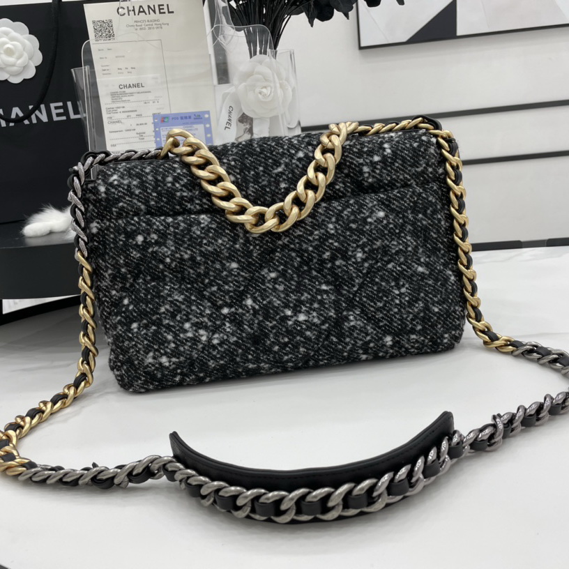 AS1161 CHANEL 19 HANDBAG