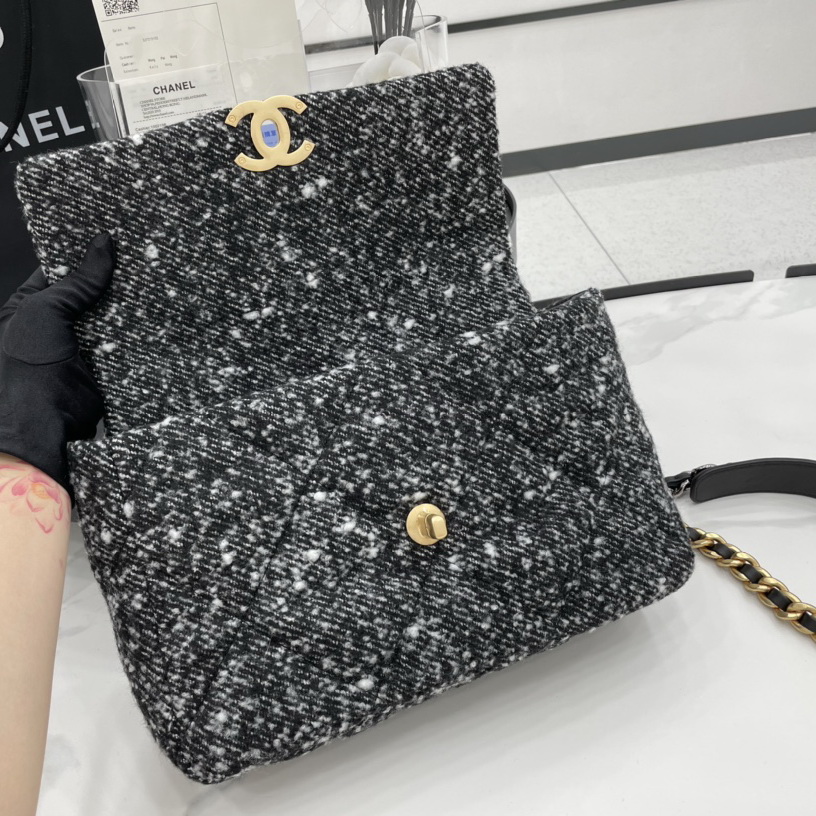 AS1161 CHANEL 19 HANDBAG