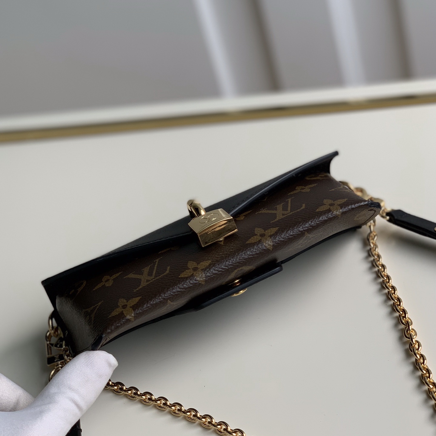 M80559  Padlock on Strap, Louis Vuitton LV