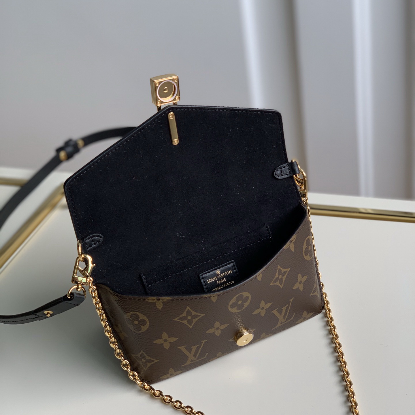 M80559  Padlock on Strap, Louis Vuitton LV
