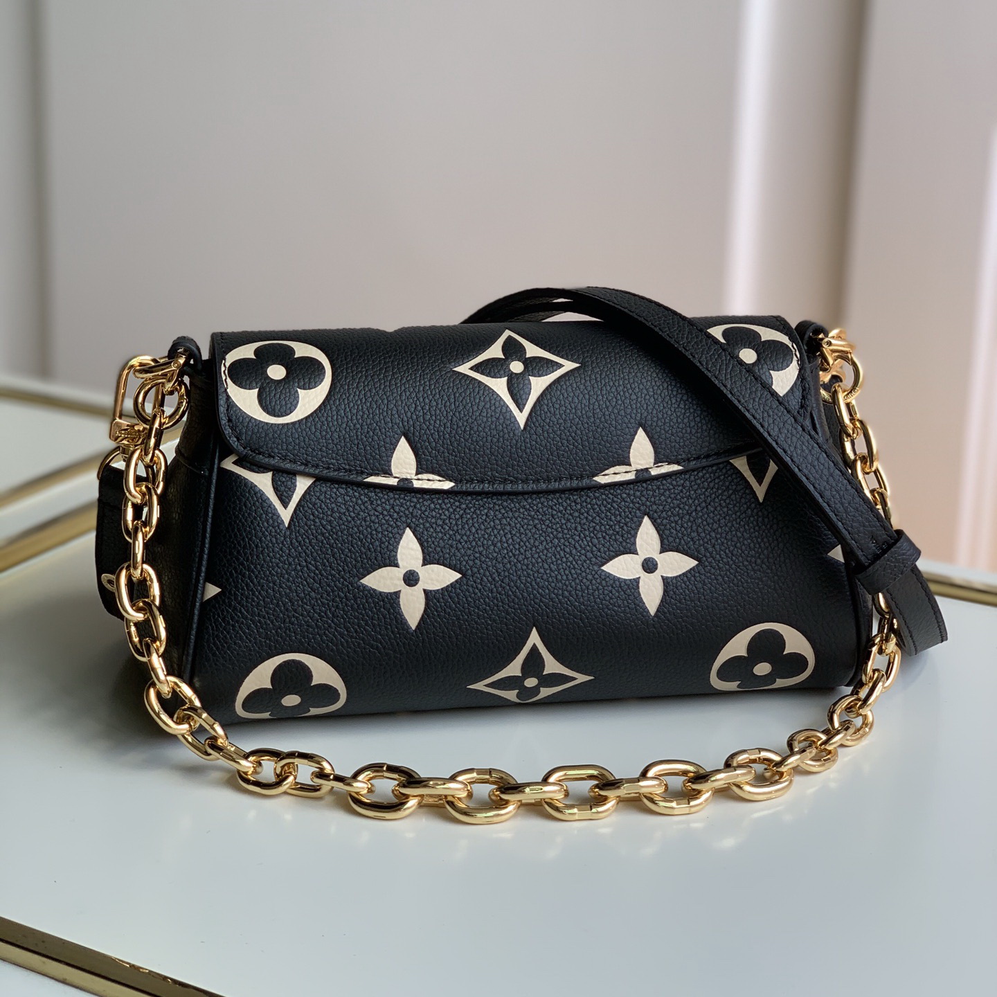 M45859  FAVORITE, Louis Vuitton LV