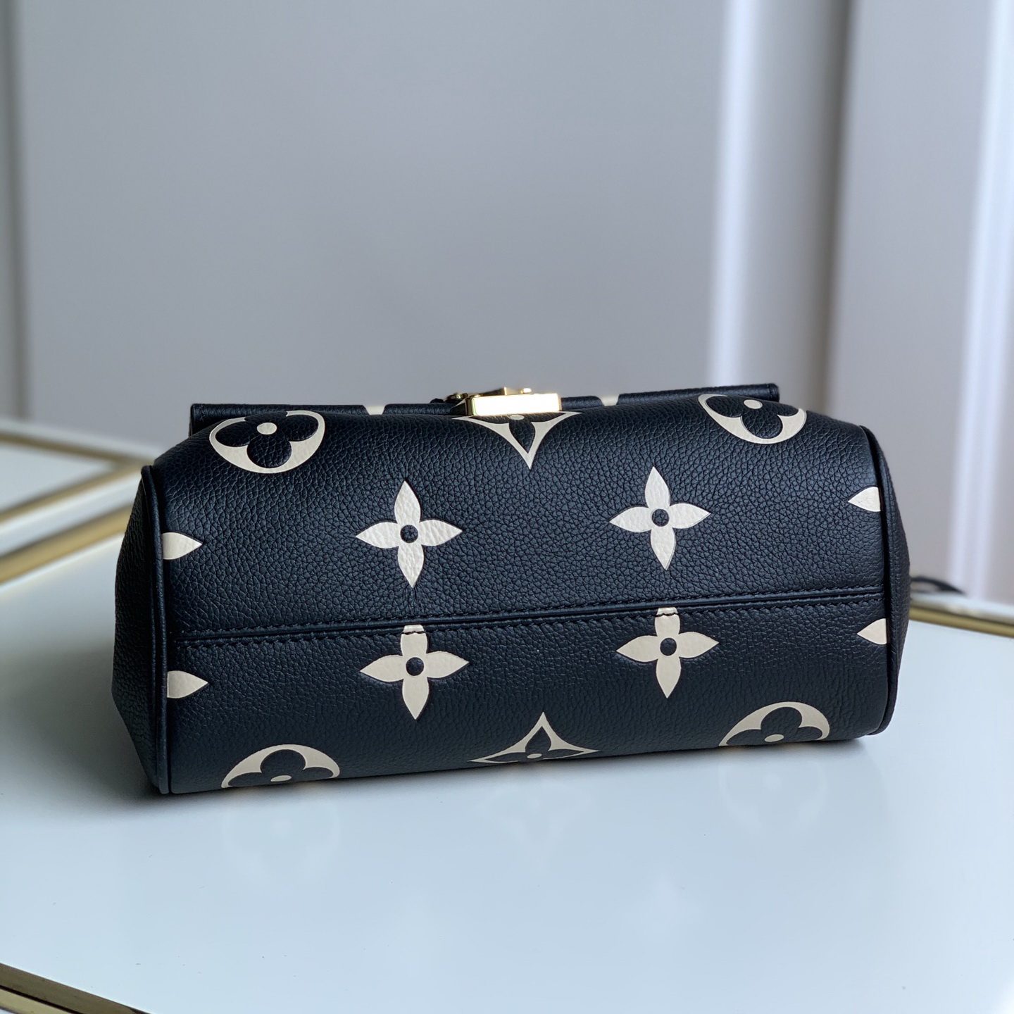 M45859  FAVORITE, Louis Vuitton LV