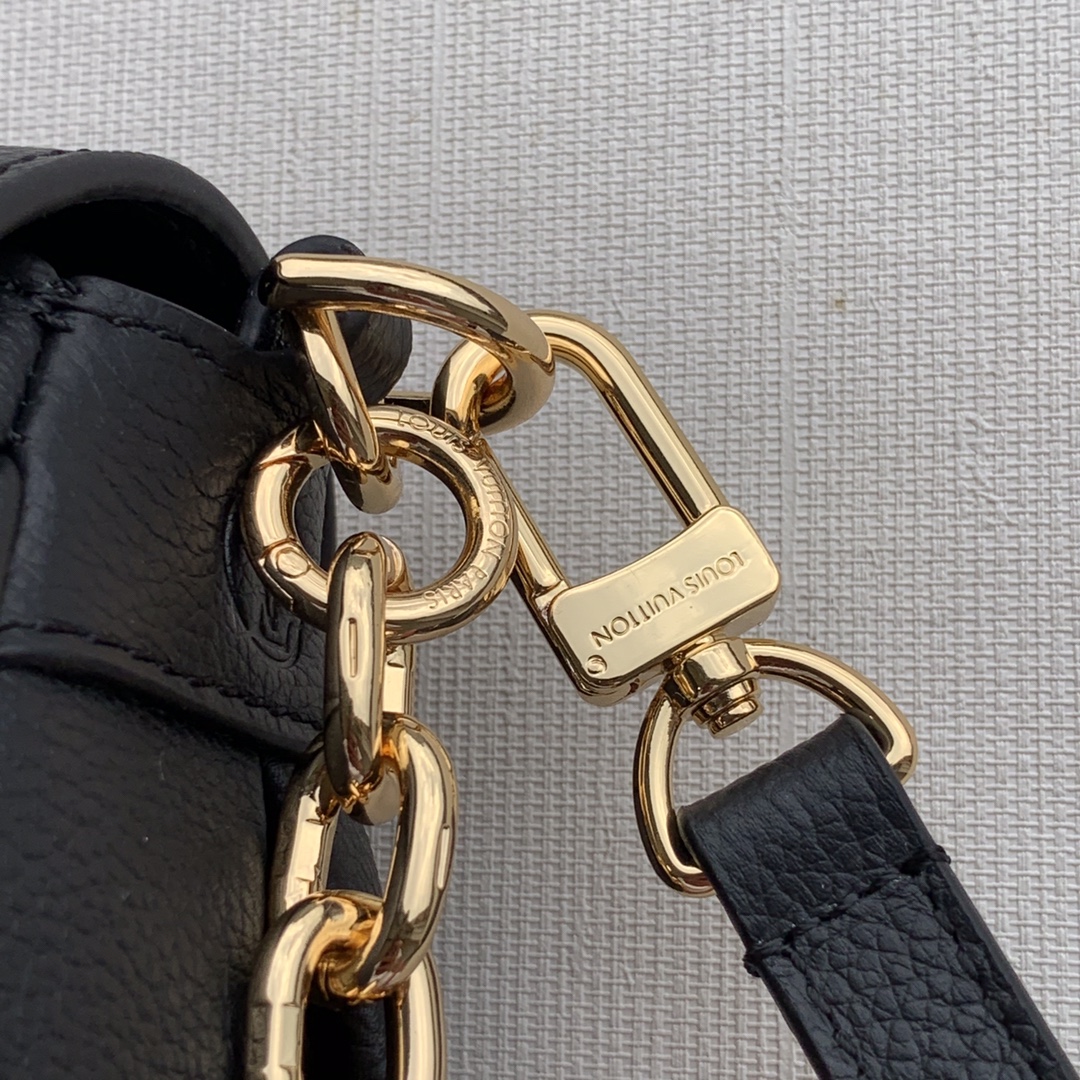M45859  FAVORITE, Louis Vuitton LV