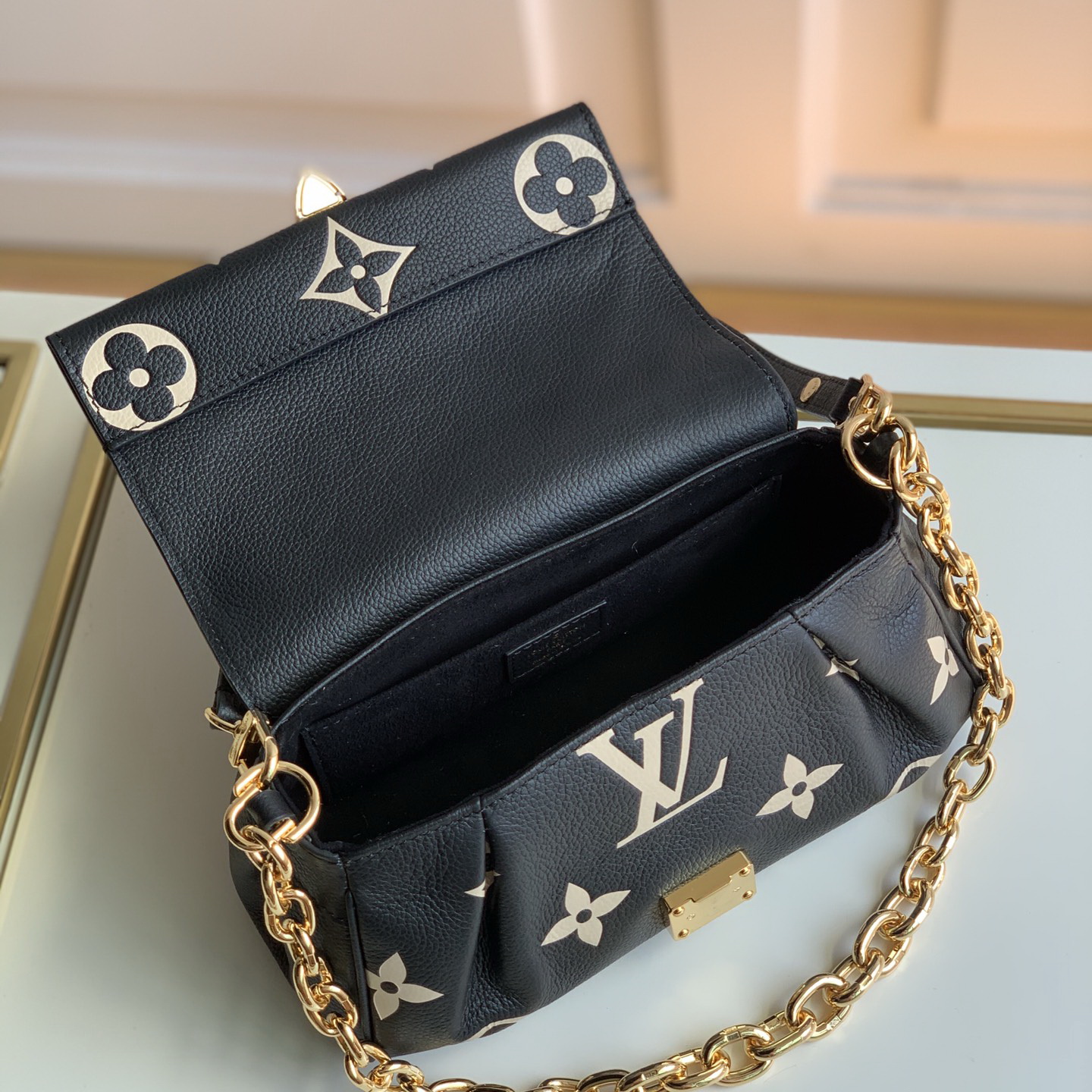 M45859  FAVORITE, Louis Vuitton LV