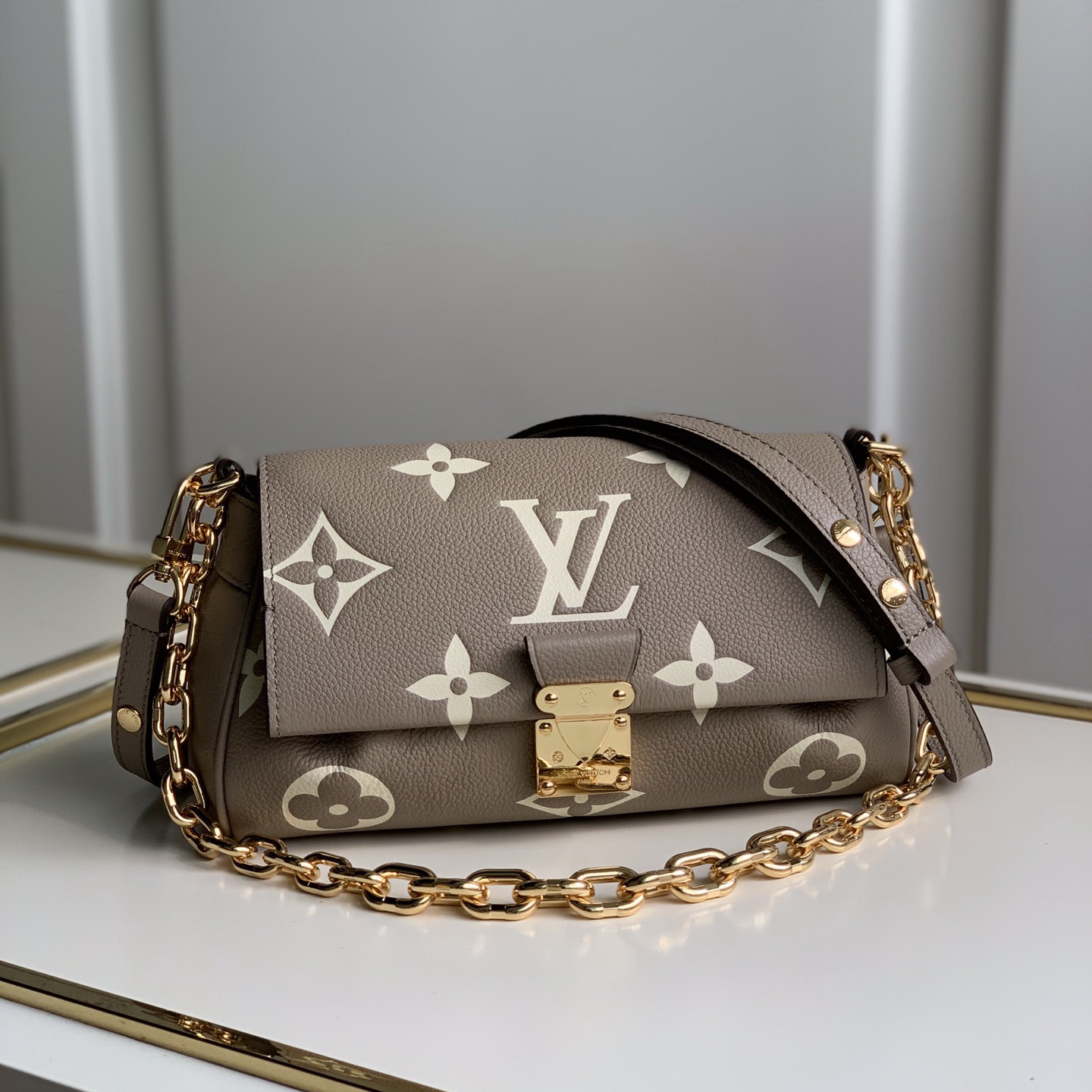 M45836  FAVORITE, Louis Vuitton LV