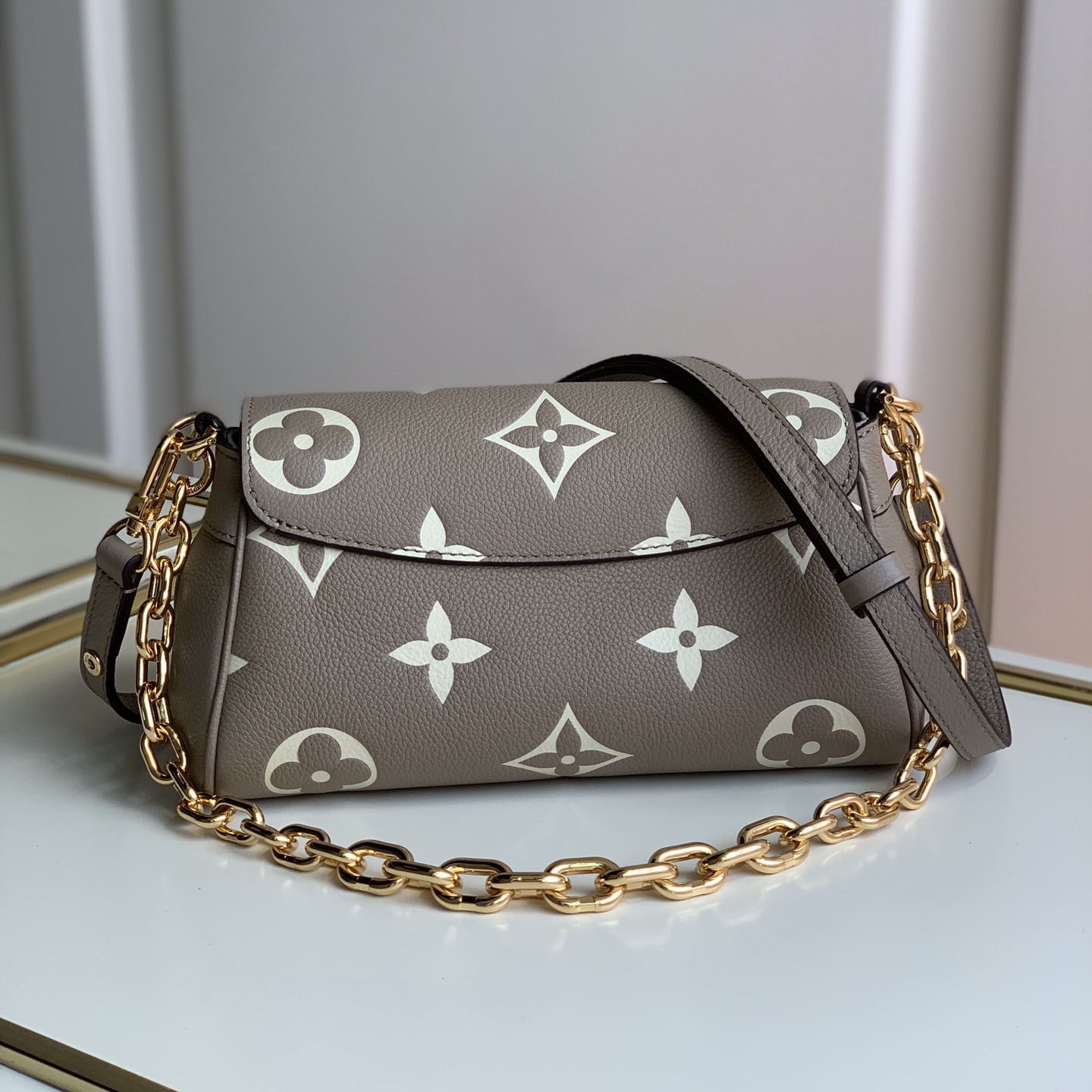 M45836  FAVORITE, Louis Vuitton LV