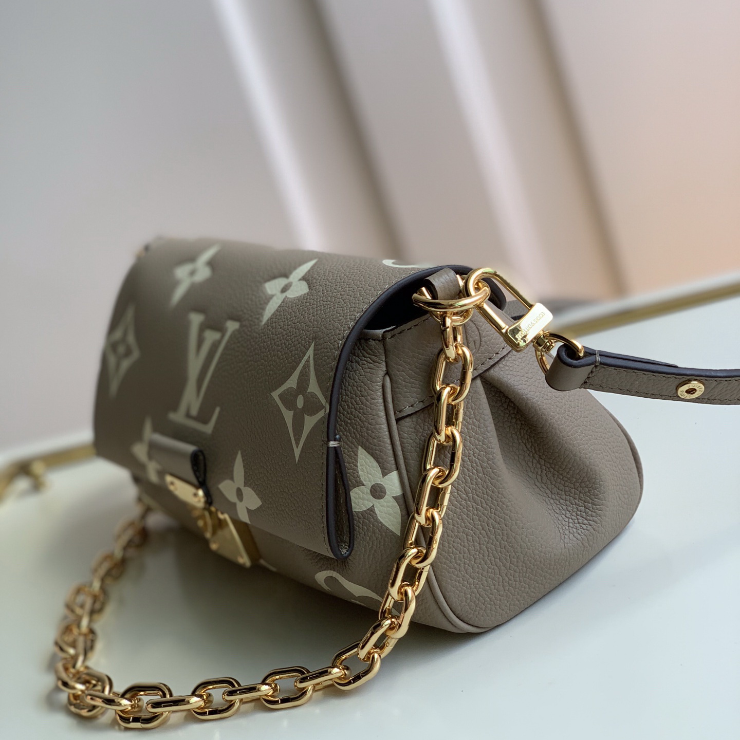 M45836  FAVORITE, Louis Vuitton LV