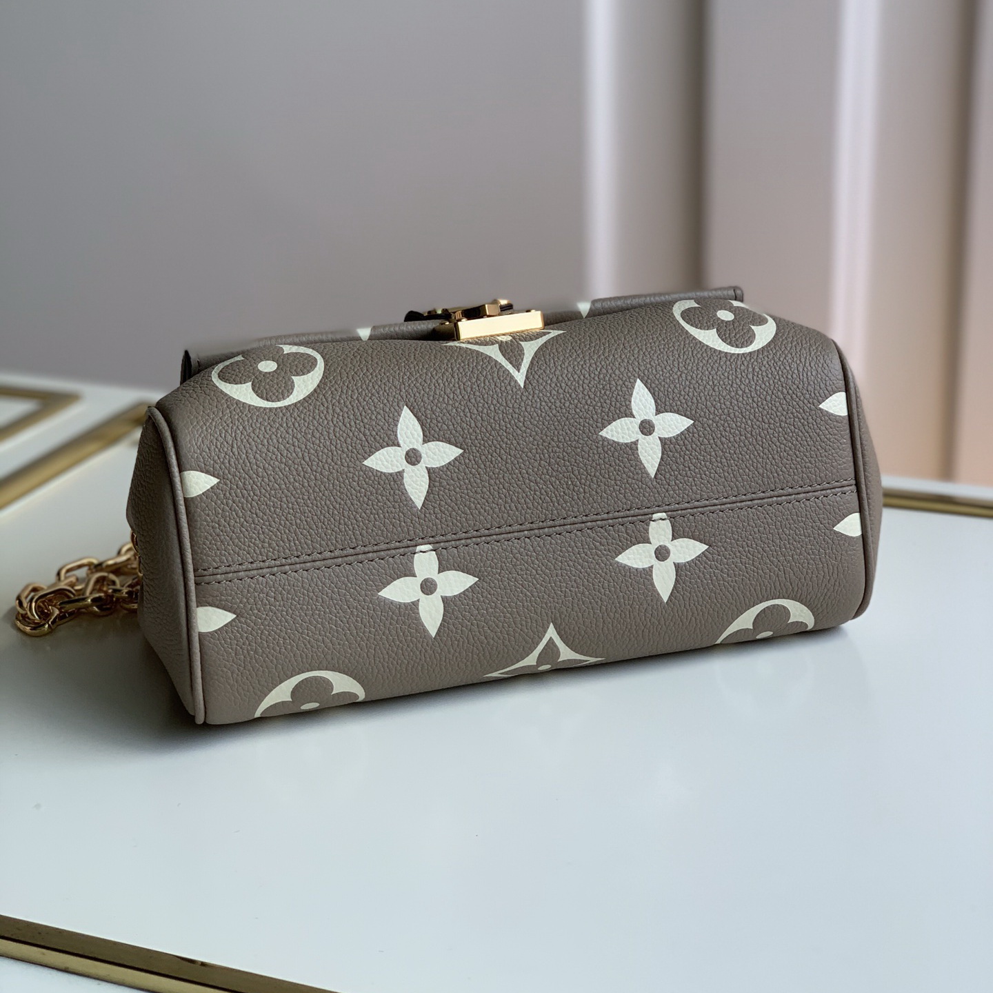 M45836  FAVORITE, Louis Vuitton LV
