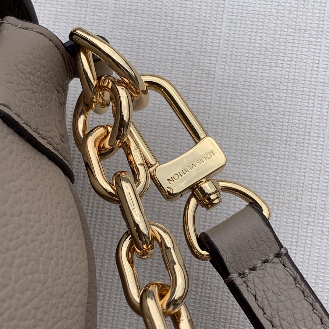 M45836  FAVORITE, Louis Vuitton LV