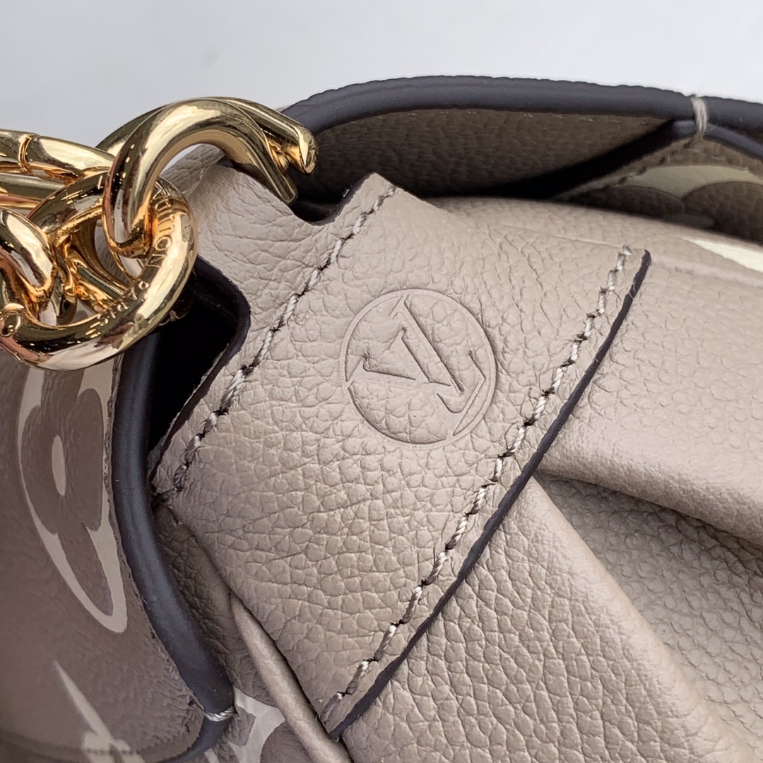 M45836  FAVORITE, Louis Vuitton LV