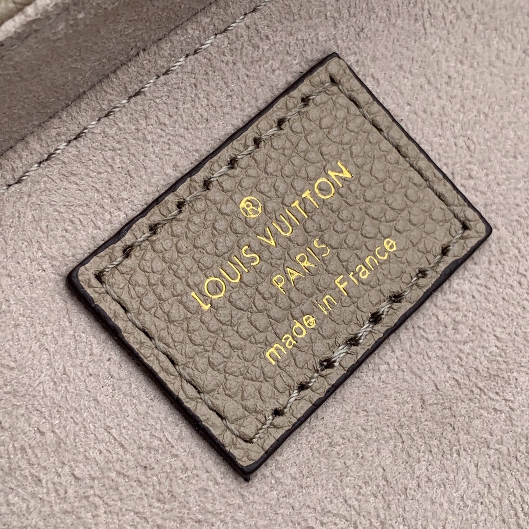 M45836  FAVORITE, Louis Vuitton LV
