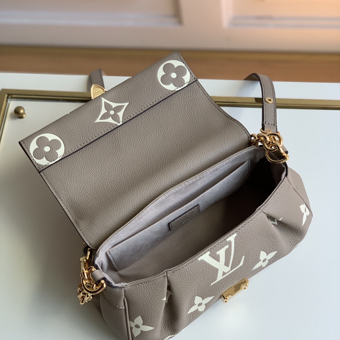 M45836  FAVORITE, Louis Vuitton LV
