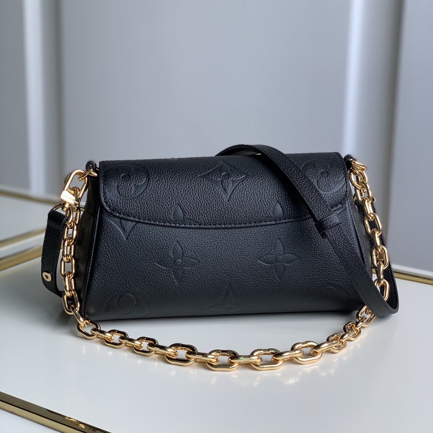 M45813  FAVORITE, Louis Vuitton LV